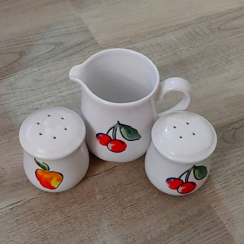 Salt/pepper shaker and creamer